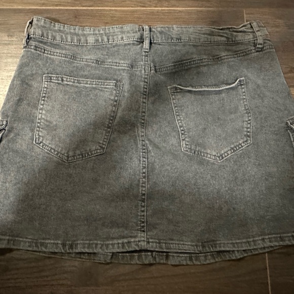 Mini skirt - Picture 2 of 3